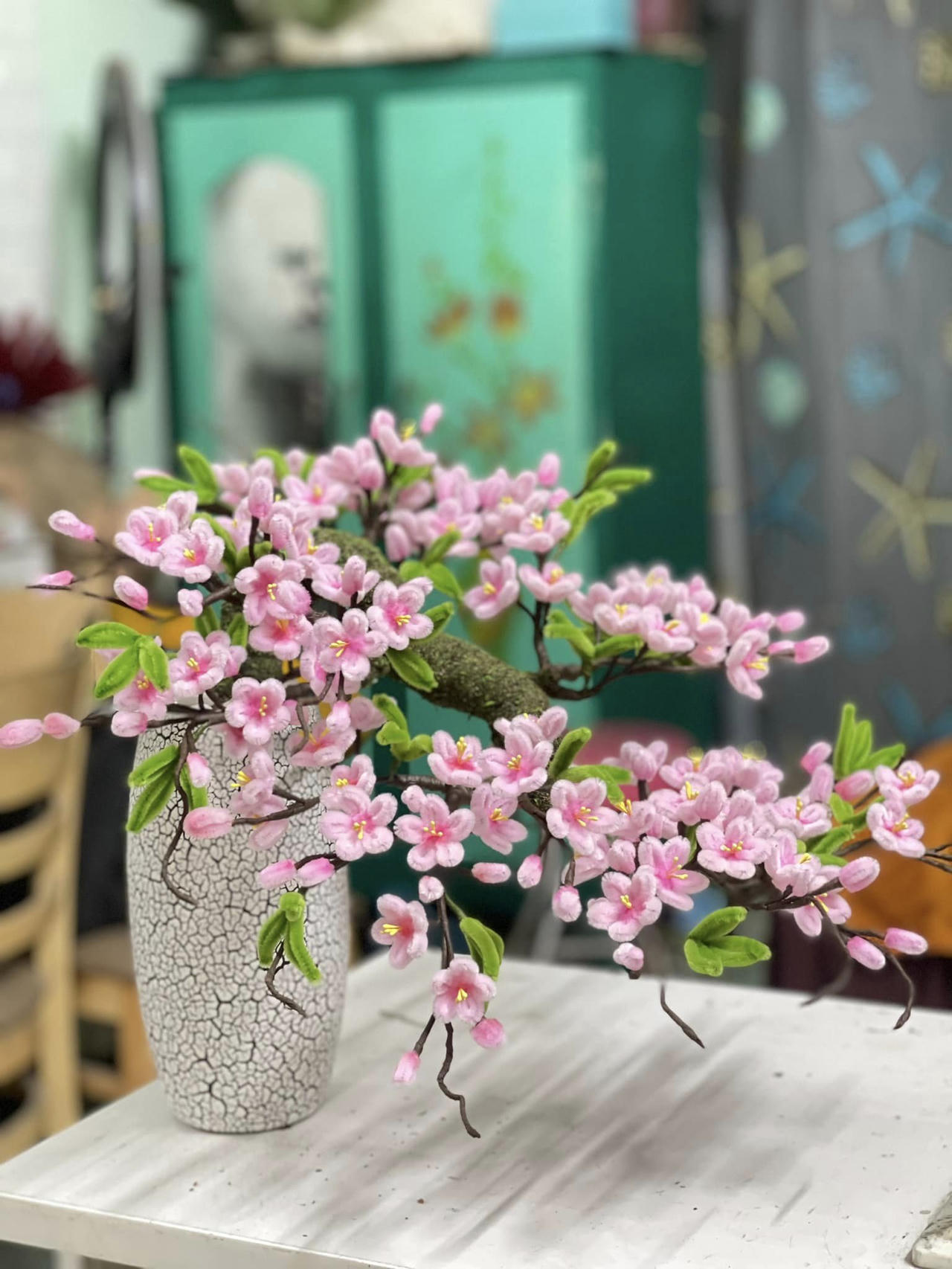 Hoa hoa, hoa mai bằng kẽm nhung 'làm mưa làm gió' dịp cận Tết