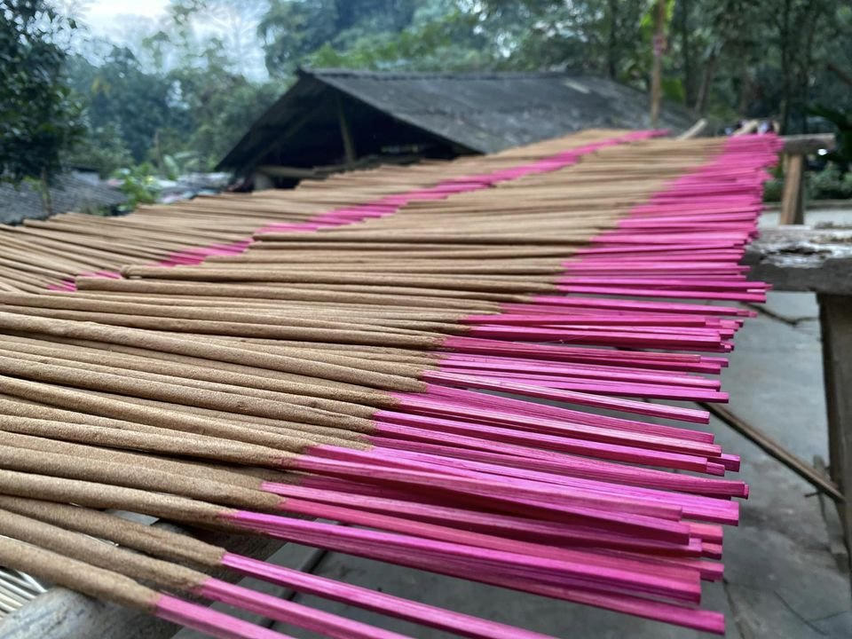 Vấn vương nghề làm hương truyền thống của người Giáy