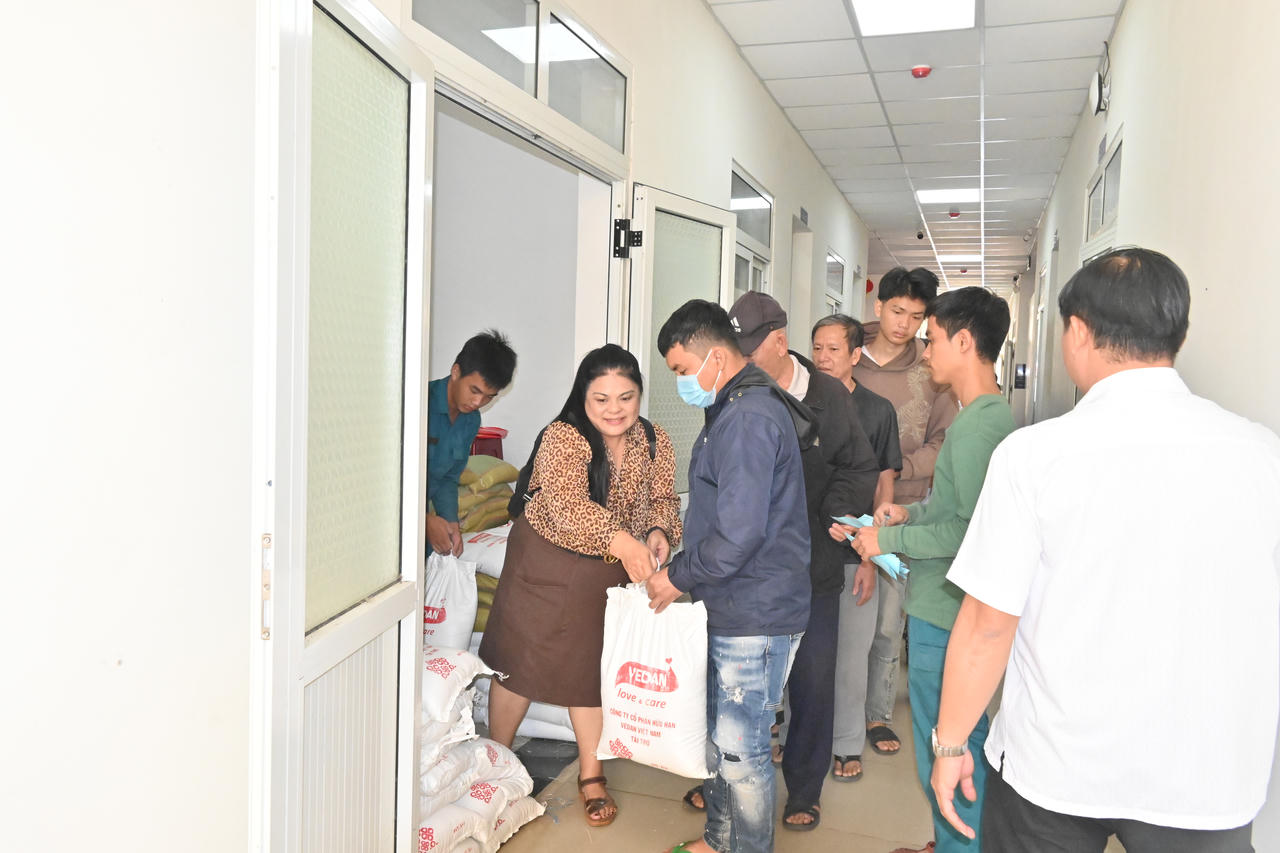 Vedan Việt Nam trao 1000 phần quà cho bà con nhân dịp Tết Giáp Thìn 2024