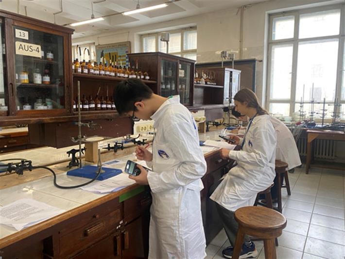 Học sinh Việt Nam lần đầu giành huy chương vàng Chung kết Olympic Dự án Hóa học