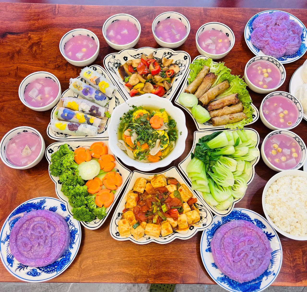 Thi nhau ‘khoe’ mâm cúng Rằm tháng Giêng trên mạng xã hội