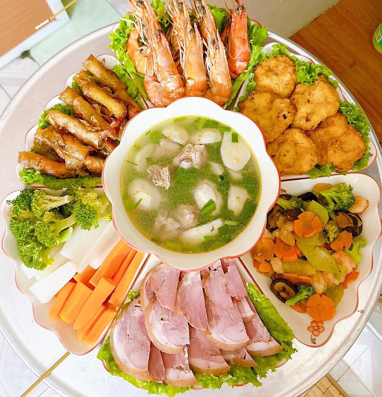 Thi nhau ‘khoe’ mâm cúng Rằm tháng Giêng trên mạng xã hội