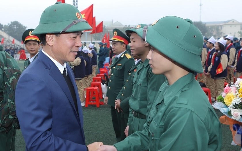 Rộn ràng cảnh thanh niên Hà Nội và các tỉnh, thành lên đường tòng quân