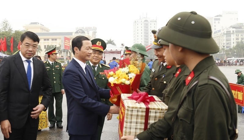 Rộn ràng cảnh thanh niên Hà Nội và các tỉnh, thành lên đường tòng quân