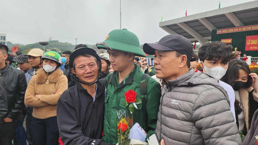 Rộn ràng cảnh thanh niên Hà Nội và các tỉnh, thành lên đường tòng quân