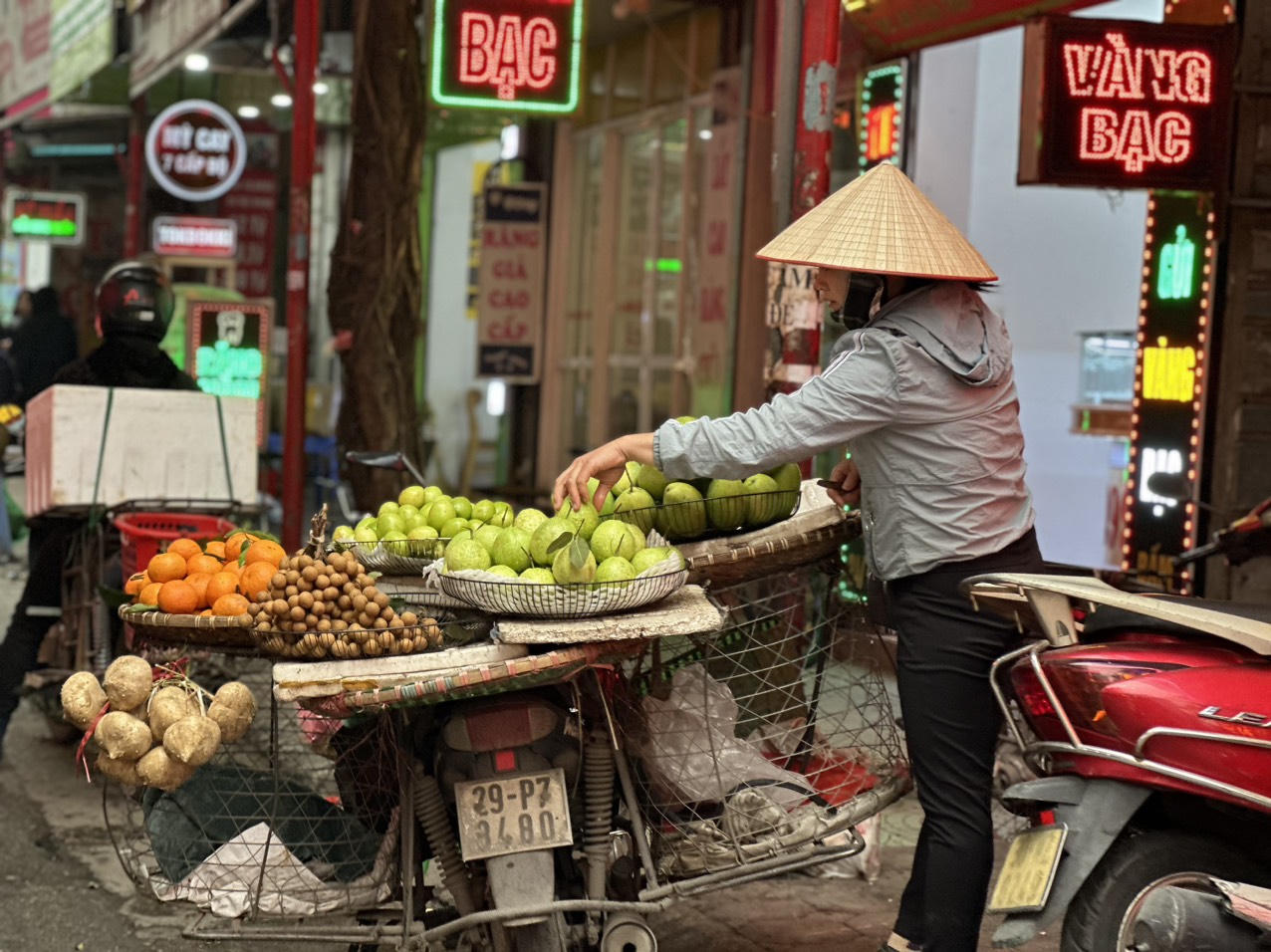 Tâm sự của những phụ nữ vất vả mưu sinh trong ngày 8/3