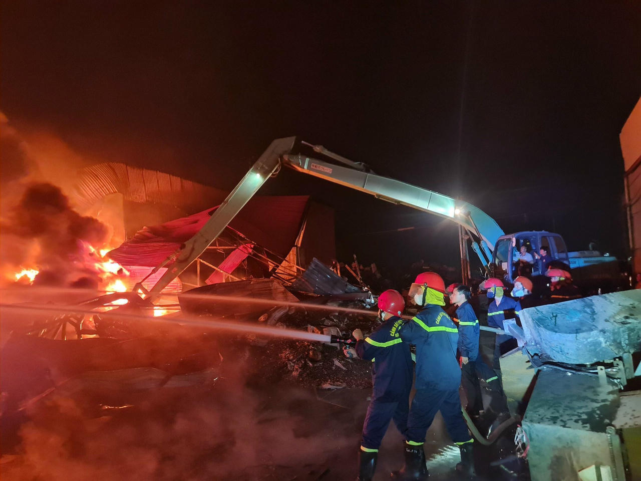 Cháy 3 cơ sở tái chế nhựa ở Vĩnh Phúc