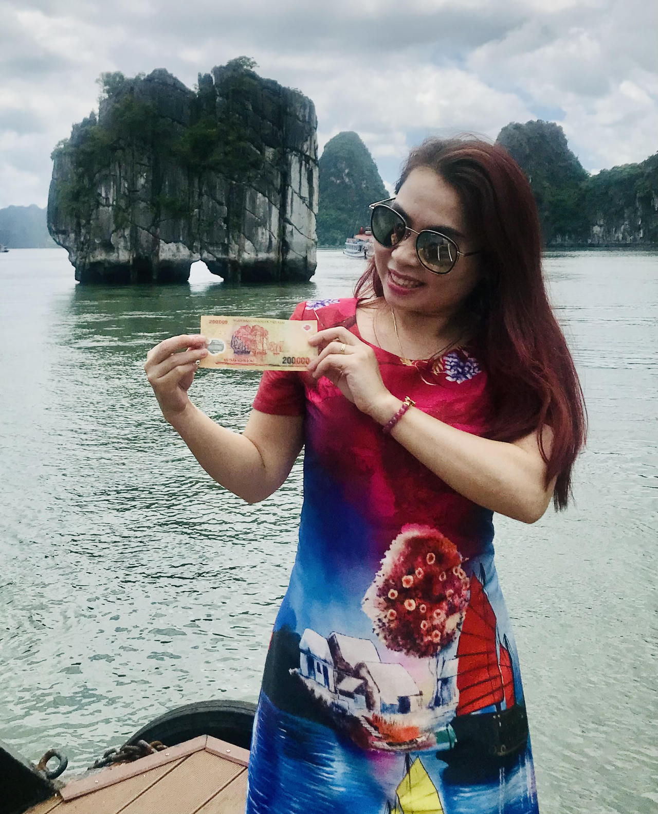 Qua đồng tiền Việt Nam: Khám phá các địa danh nổi tiếng