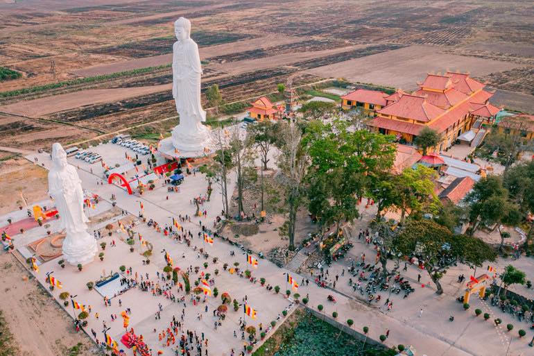 Phật tử cả nước hướng về ngày vía Quán Thế Âm Bồ Tát