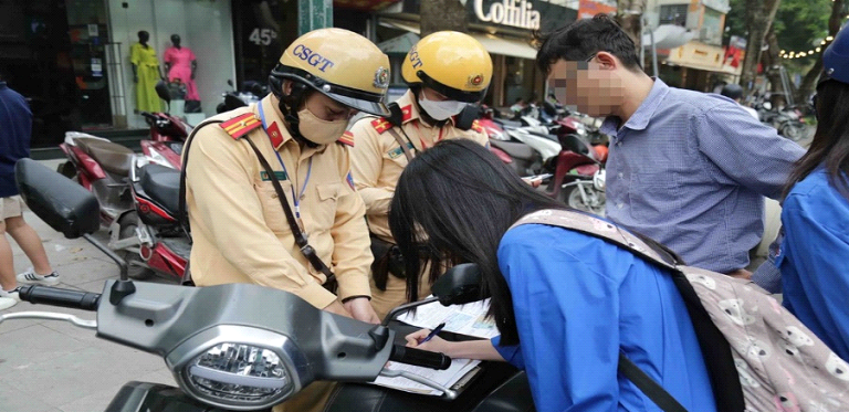 Lý do khiến nhiều học sinh bị CSGT xử phạt trên đường Hà Nội 