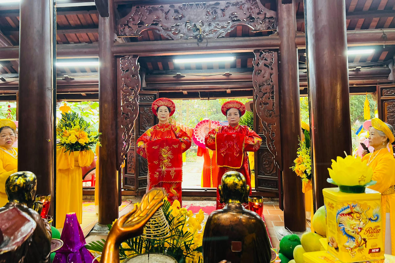 Hàng nghìn người tham dự lễ Giỗ Tổ tại chùa Khai Nguyên