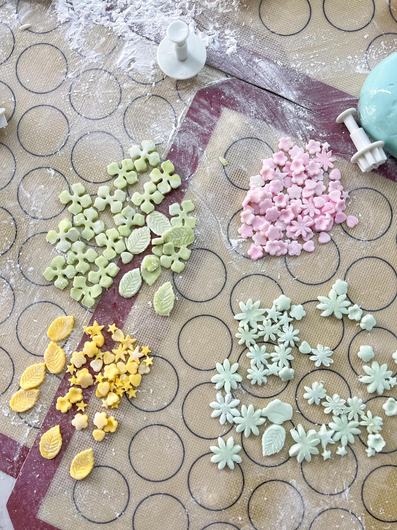 'Hút mắt' những mâm bánh trôi muôn hình, muôn sắc của cư dân mạng