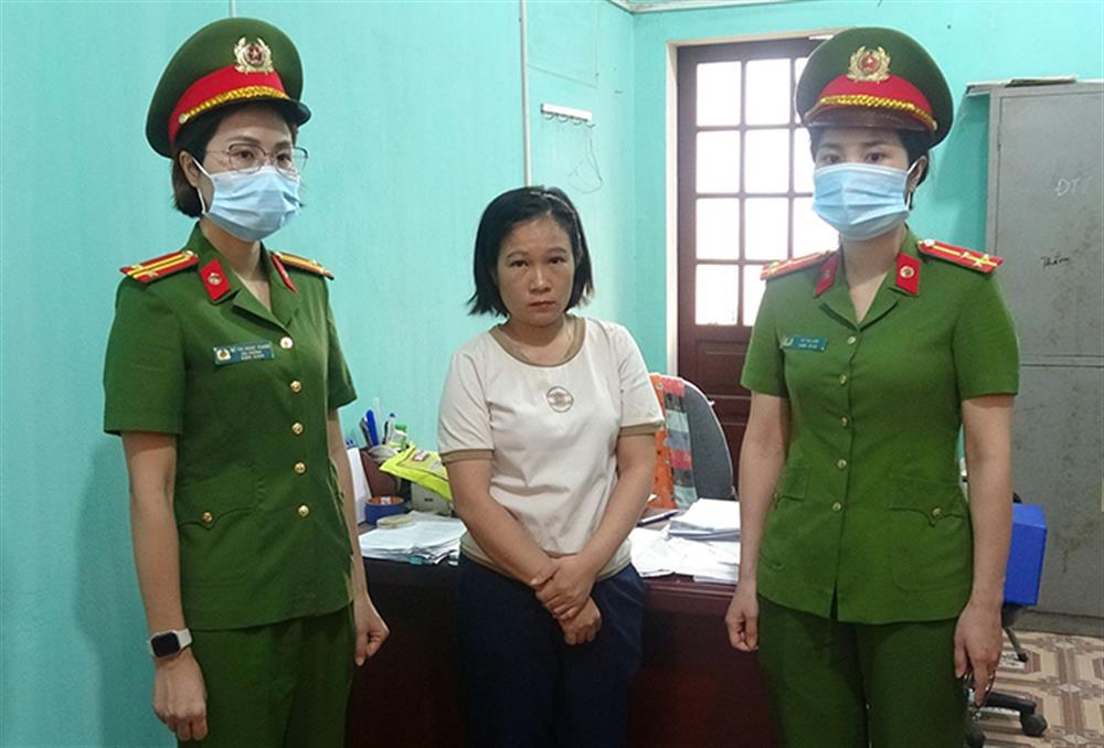 Bắt tạm giam chủ tịch UBND xã và kế toán ở Bắc Giang