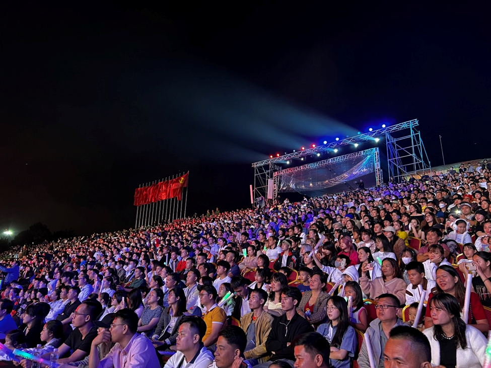 Du lịch nhiều tỉnh 'thắng lớn' dịp nghỉ lễ 30/4 - 1/5