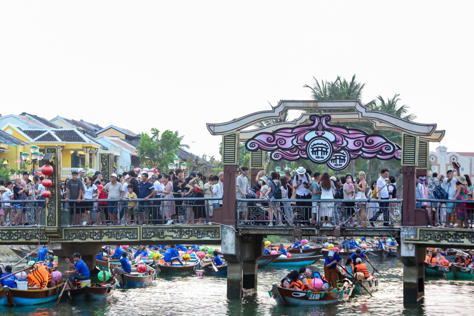 Du lịch nhiều tỉnh 'thắng lớn' dịp nghỉ lễ 30/4 - 1/5