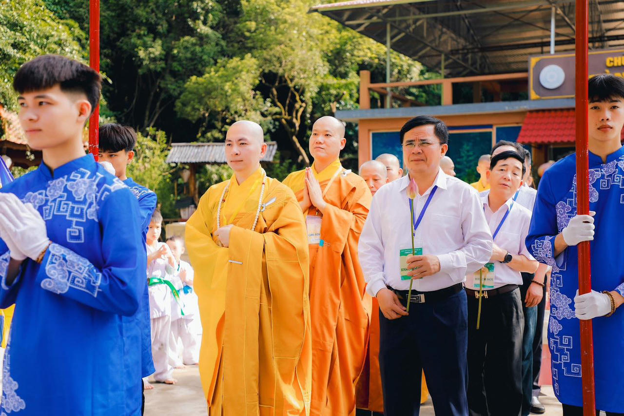 Rộn ràng không khí mừng Lễ Phật Đản khắp cả nước