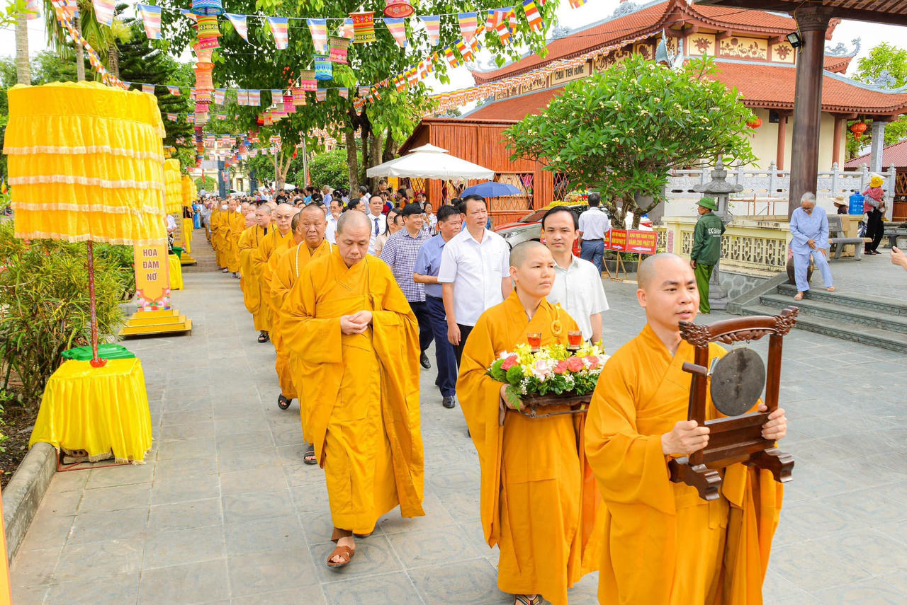 Rộn ràng không khí mừng Lễ Phật Đản khắp cả nước