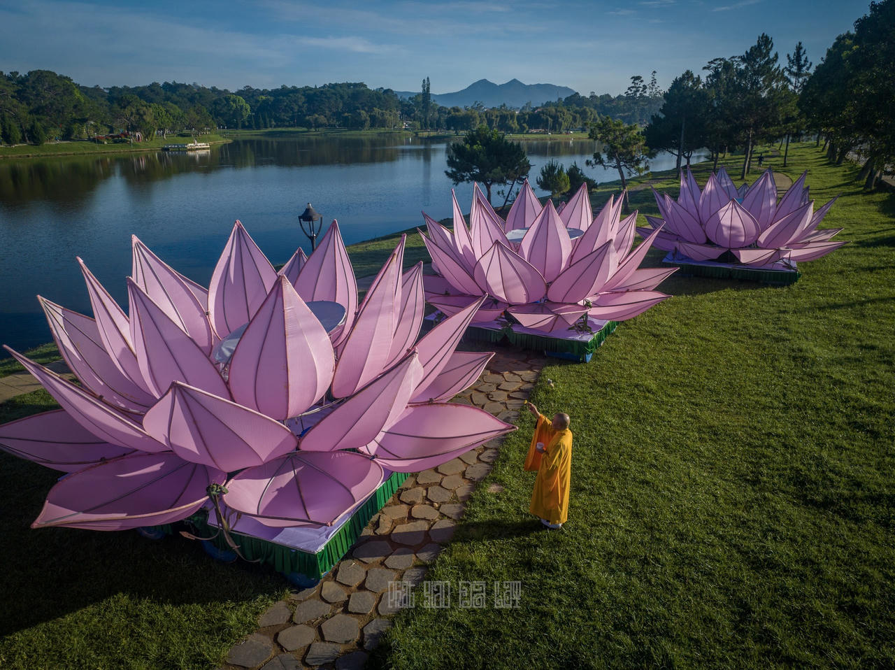 Rộn ràng không khí mừng Lễ Phật Đản khắp cả nước