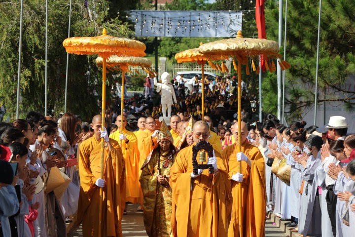 Rộn ràng không khí mừng Lễ Phật Đản khắp cả nước