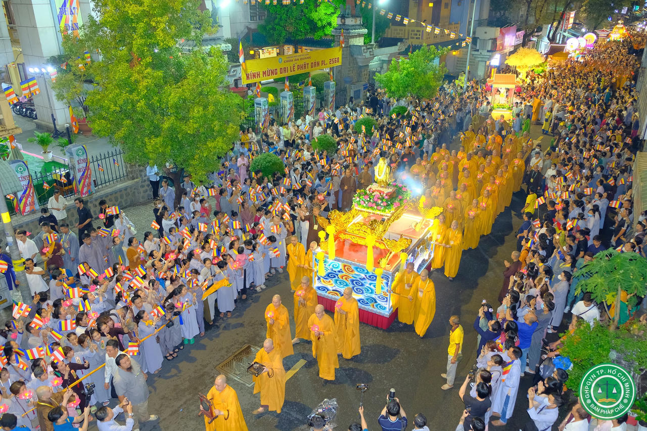Rộn ràng không khí mừng Lễ Phật Đản khắp cả nước