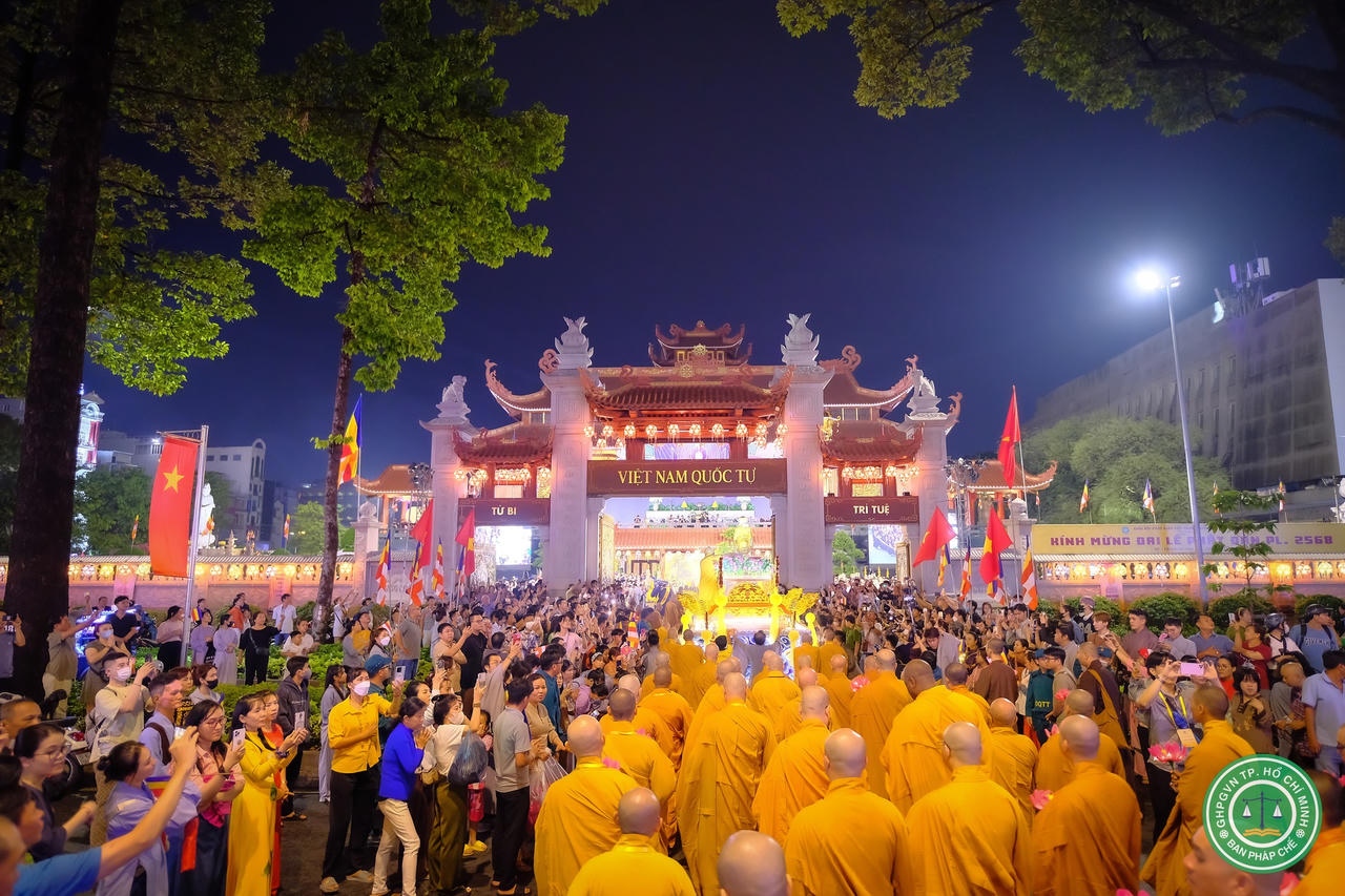 Rộn ràng không khí mừng Lễ Phật Đản khắp cả nước