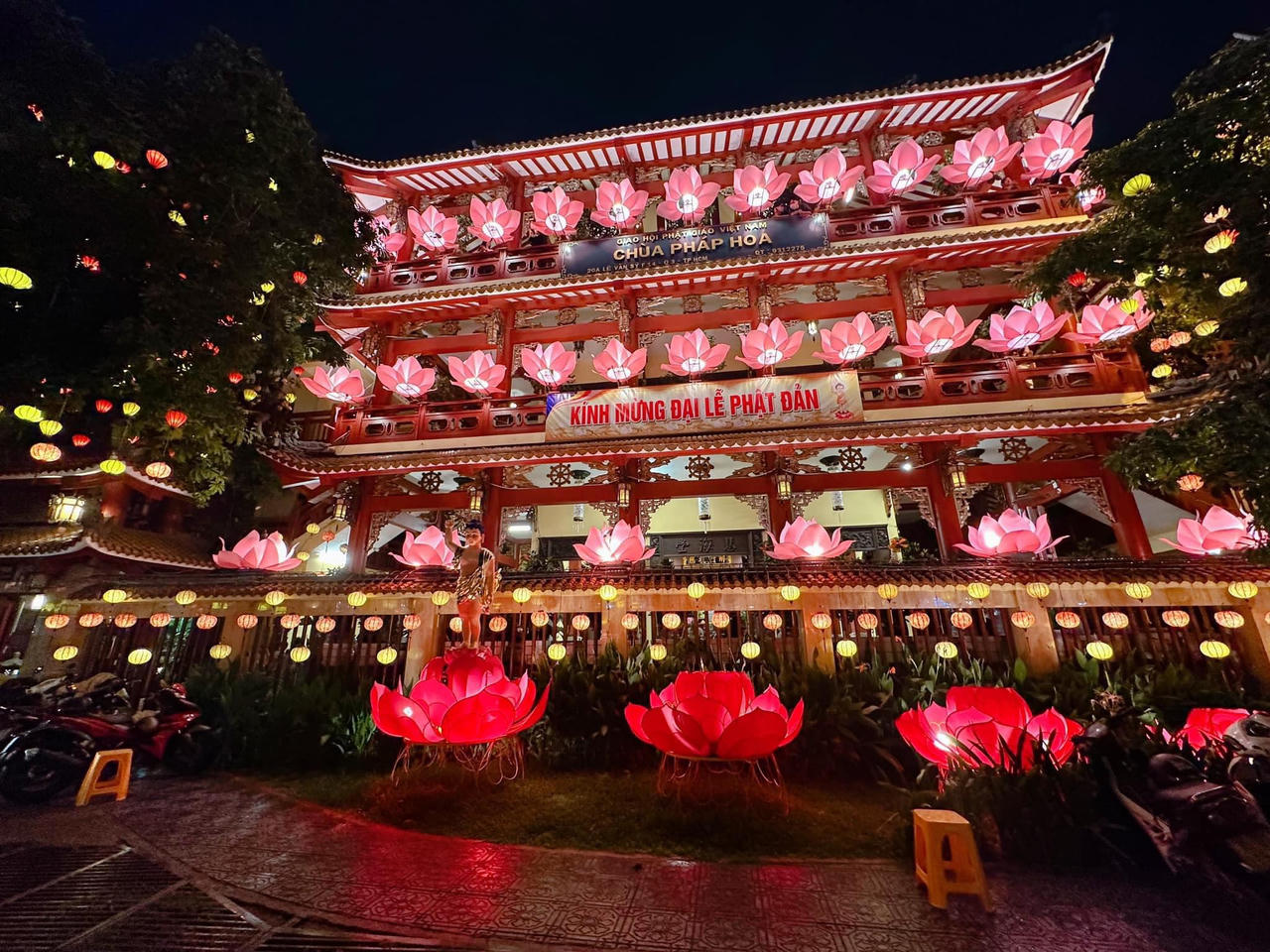 Rộn ràng không khí mừng Lễ Phật Đản khắp cả nước