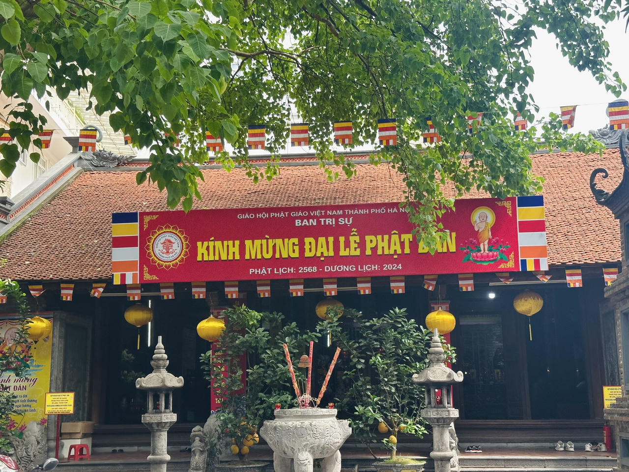 Rộn ràng không khí mừng Lễ Phật Đản khắp cả nước