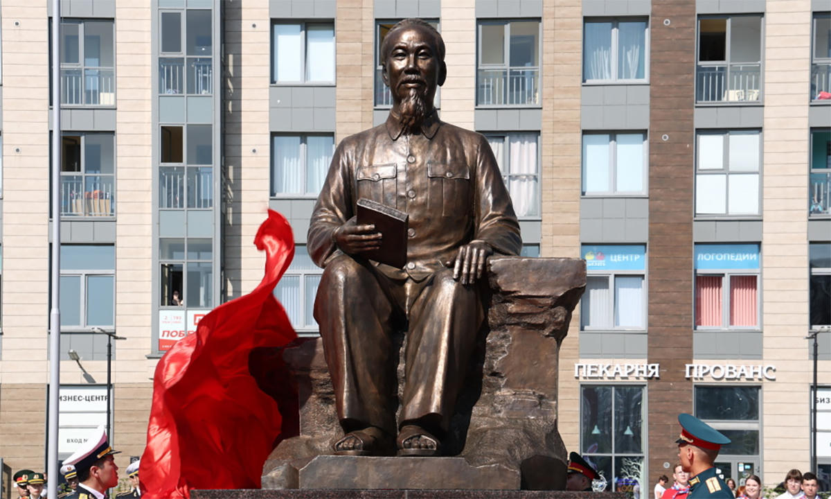 Ấn tượng những tượng đài Chủ tịch Hồ Chí Minh trên thế giới