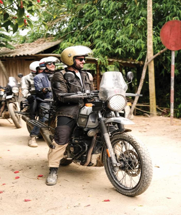 Khách quốc tế mê mẩn 'phượt' cung đường Hà Giang