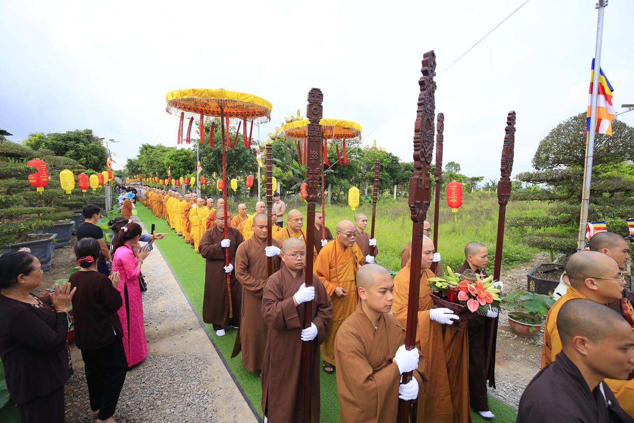 Hàng nghìn người đổ về chùa Phúc Lâm dự đại lễ Phật đản 2568