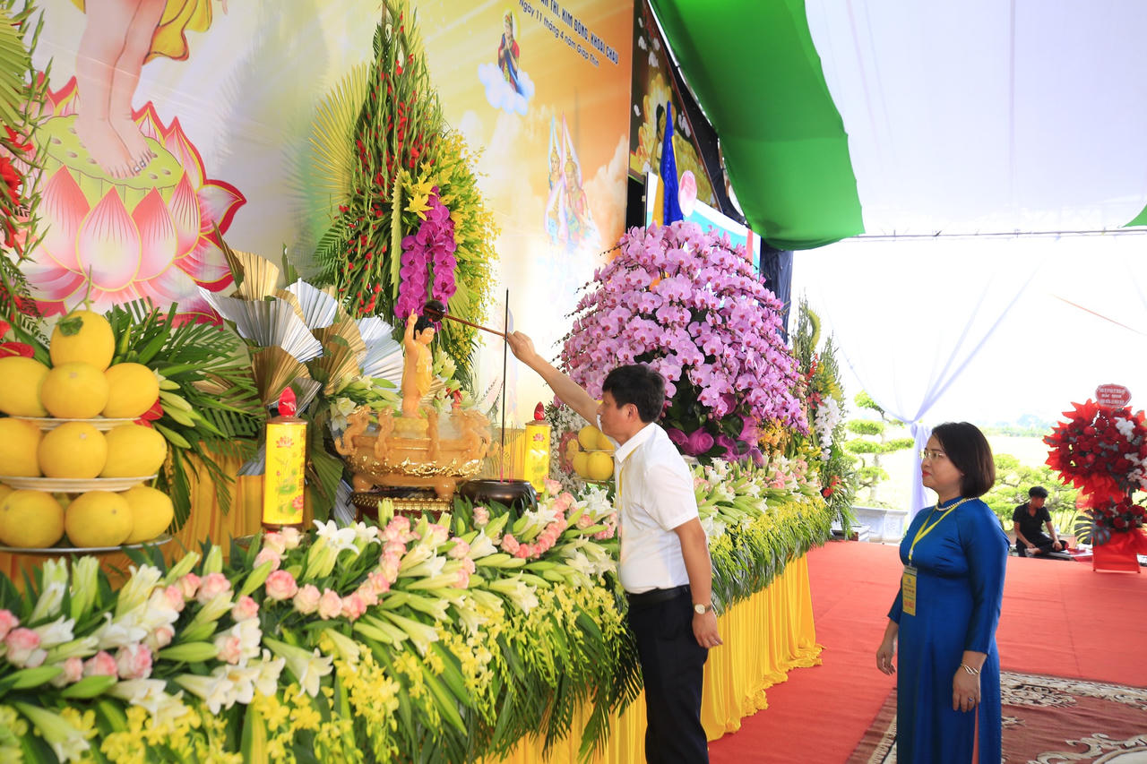 Hàng nghìn người đổ về chùa Phúc Lâm dự đại lễ Phật đản 2568