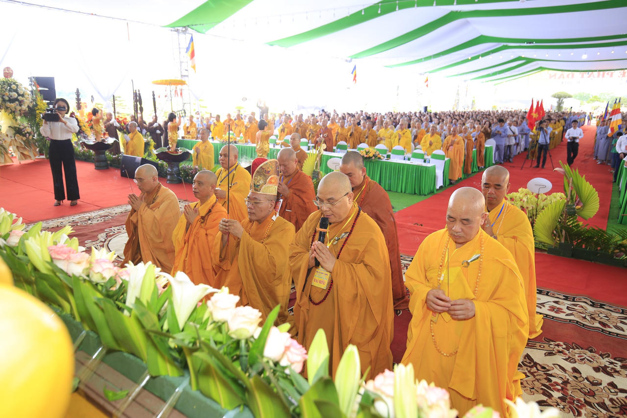Hàng nghìn người đổ về chùa Phúc Lâm dự đại lễ Phật đản 2568