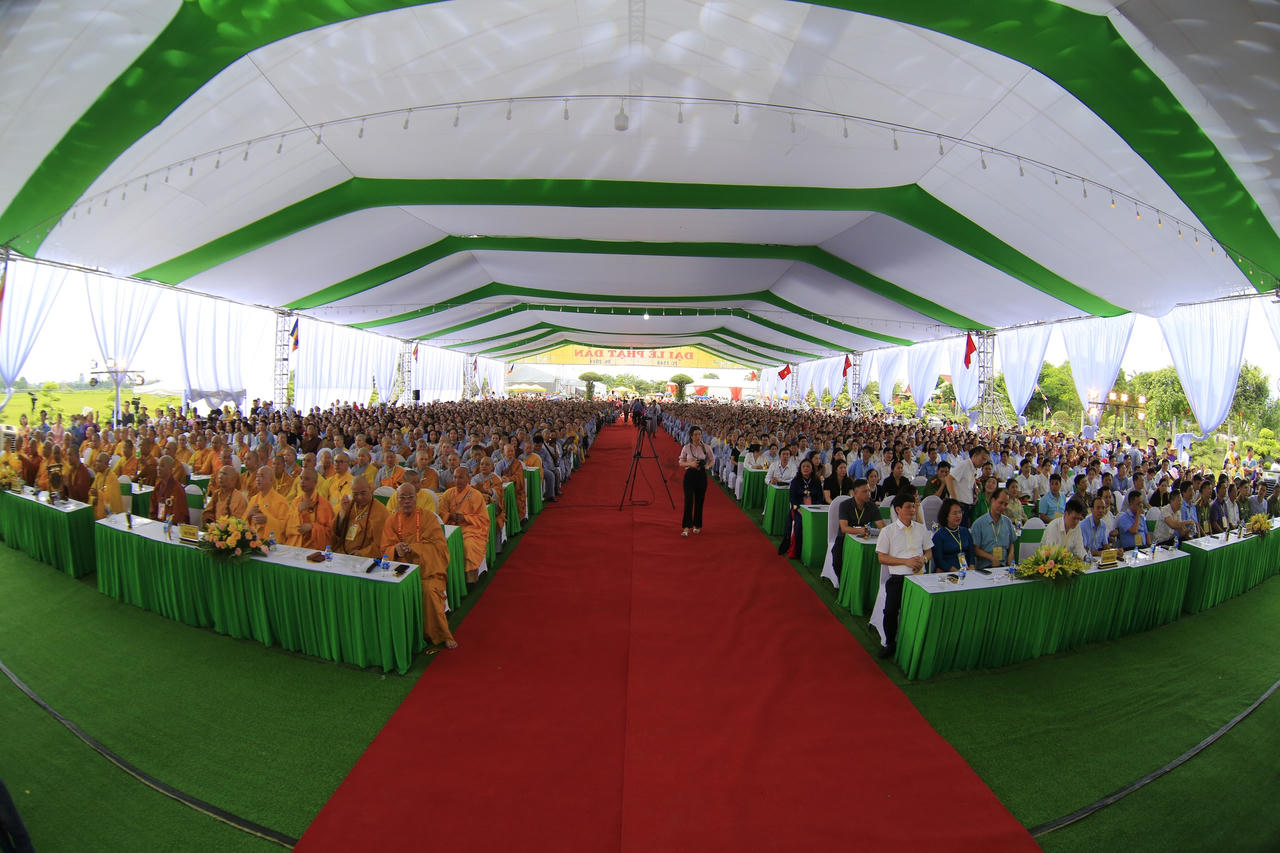 Hàng nghìn người đổ về chùa Phúc Lâm dự đại lễ Phật đản 2568