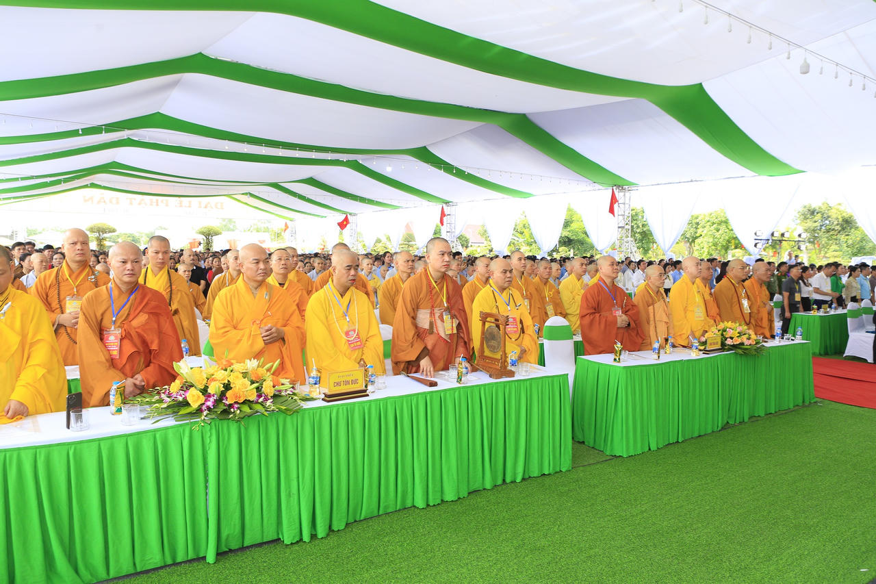 Hàng nghìn người đổ về chùa Phúc Lâm dự đại lễ Phật đản 2568