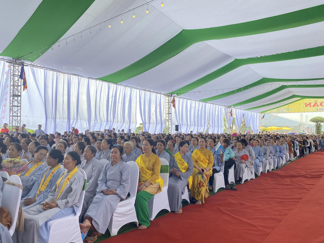 Hàng nghìn người đổ về chùa Phúc Lâm dự đại lễ Phật đản 2568