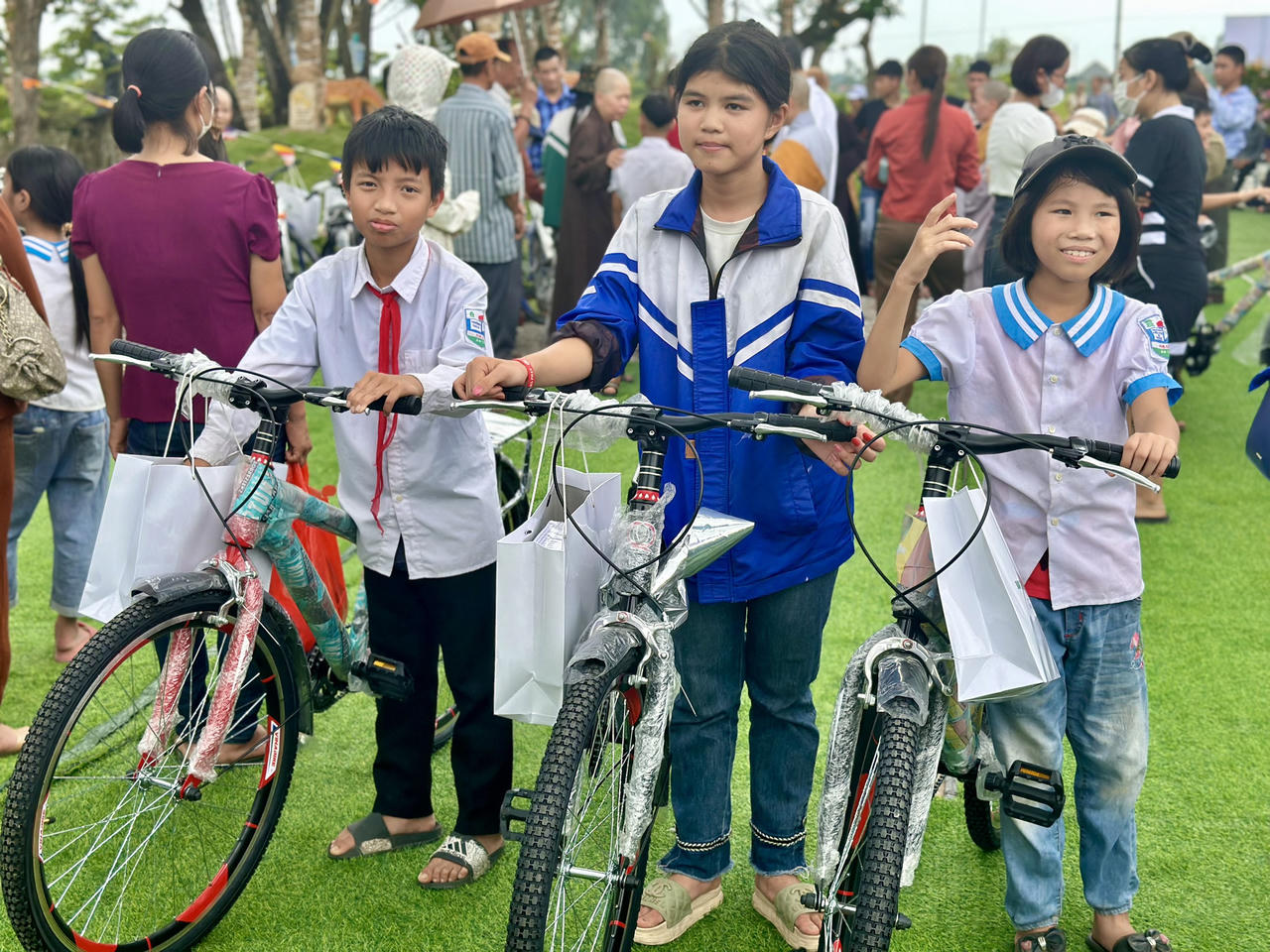 Hàng nghìn người đổ về chùa Phúc Lâm dự đại lễ Phật đản 2568