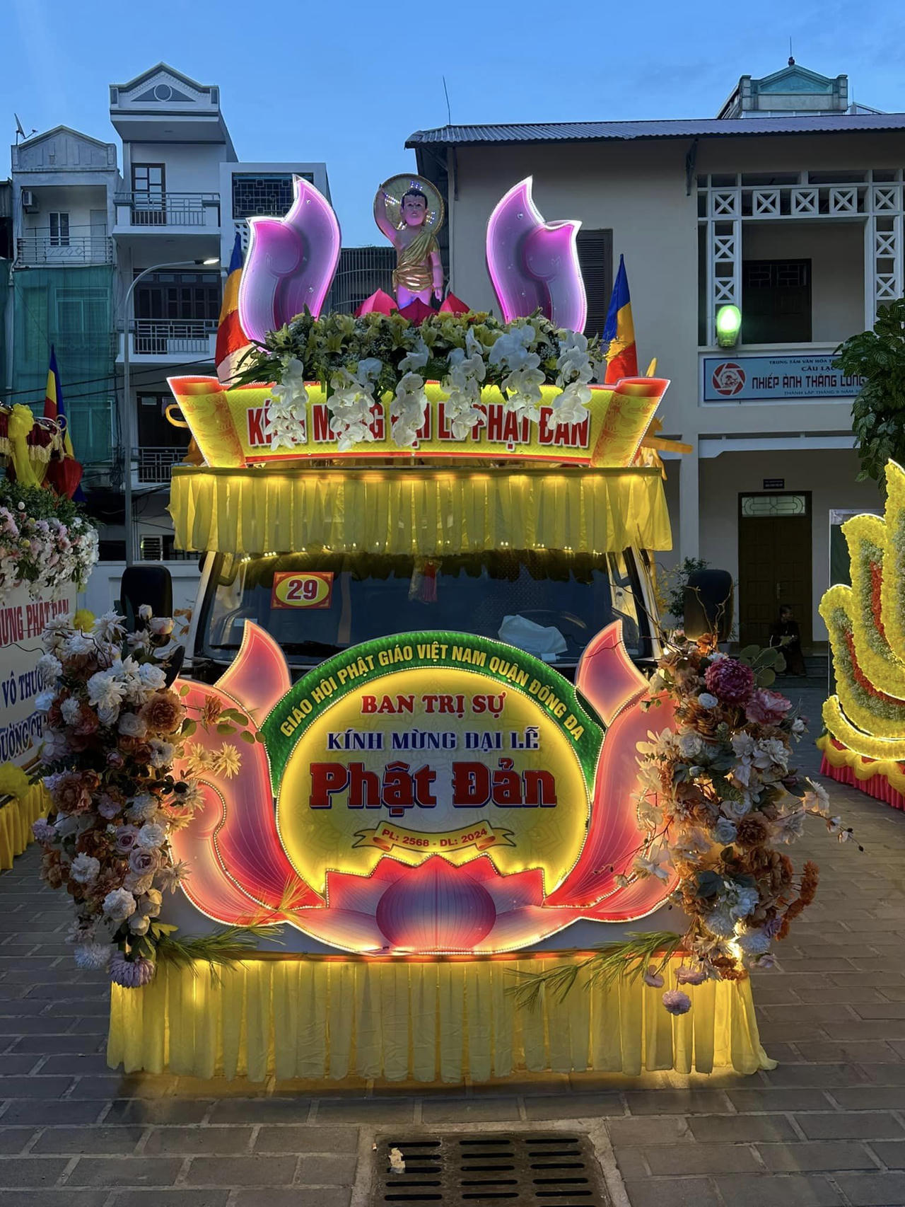 30 quận, huyện Hà Nội diễu hành xe hoa mừng đại lễ Phật đản