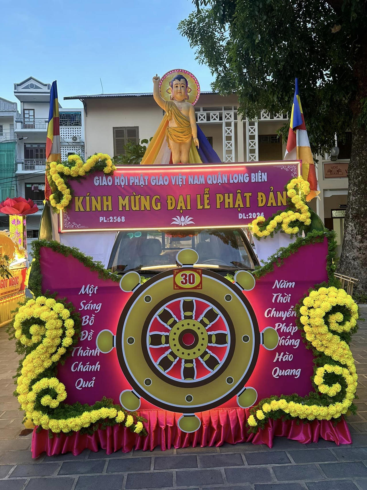 30 quận, huyện Hà Nội diễu hành xe hoa mừng đại lễ Phật đản