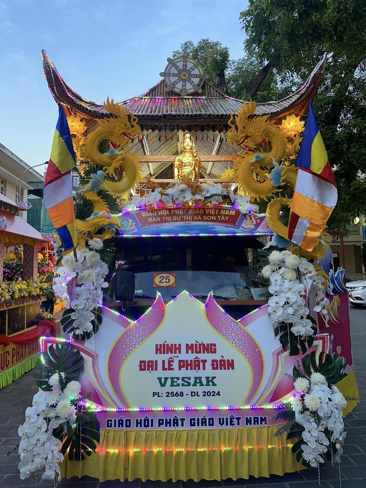 30 quận, huyện Hà Nội diễu hành xe hoa mừng đại lễ Phật đản