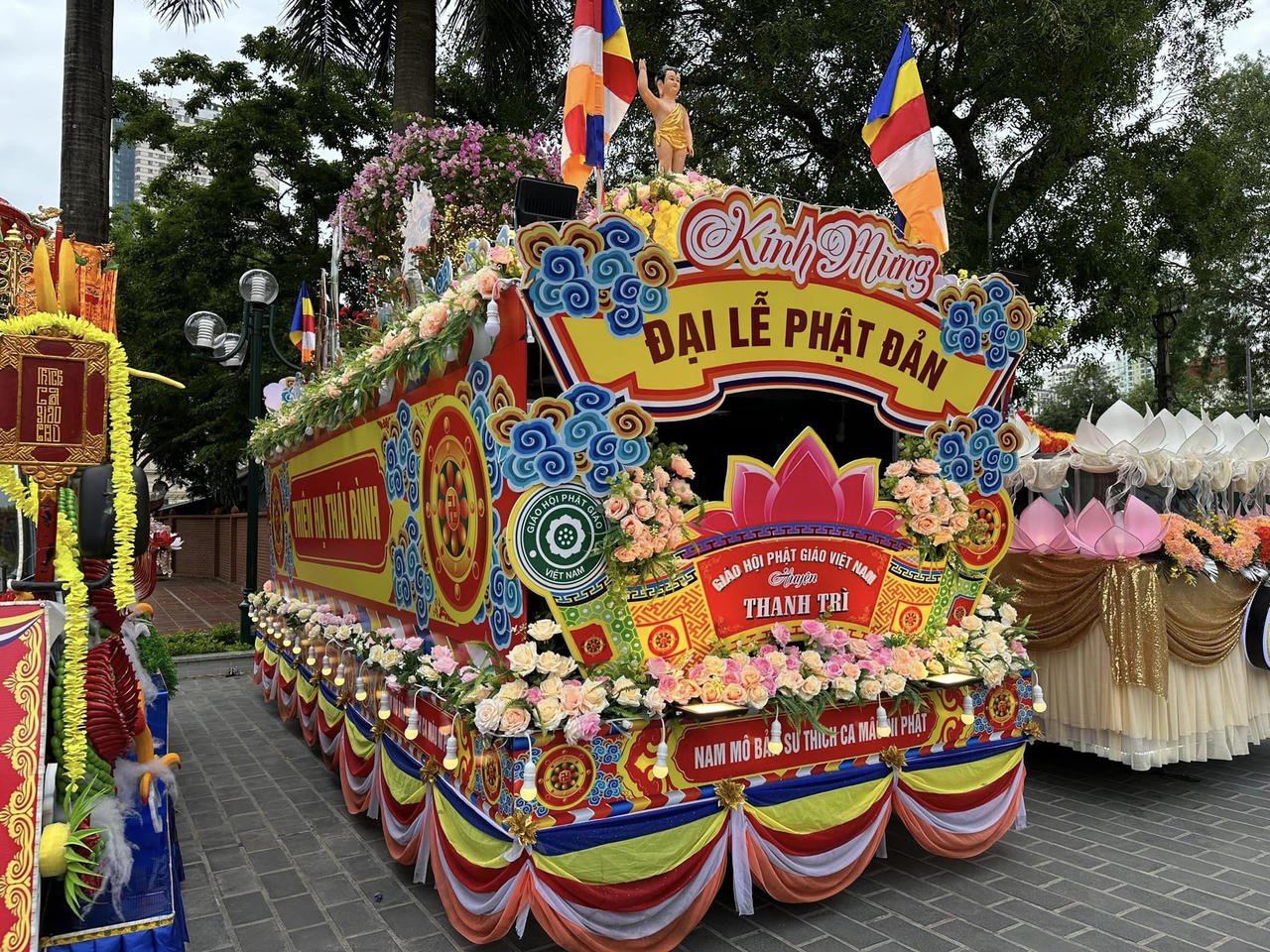 30 quận, huyện Hà Nội diễu hành xe hoa mừng đại lễ Phật đản