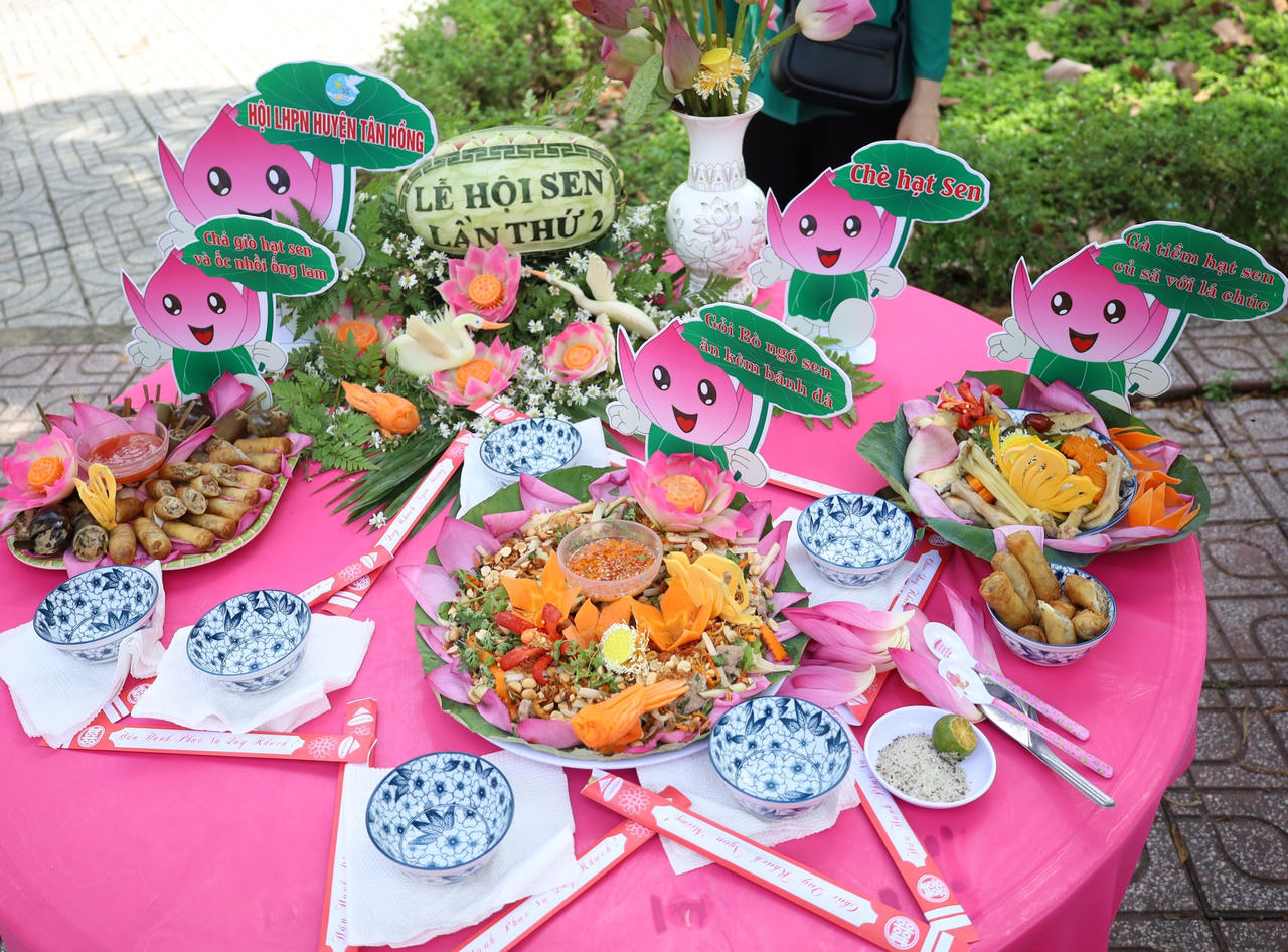 Đến Đồng Tháp ăn 'đại tiệc' sen