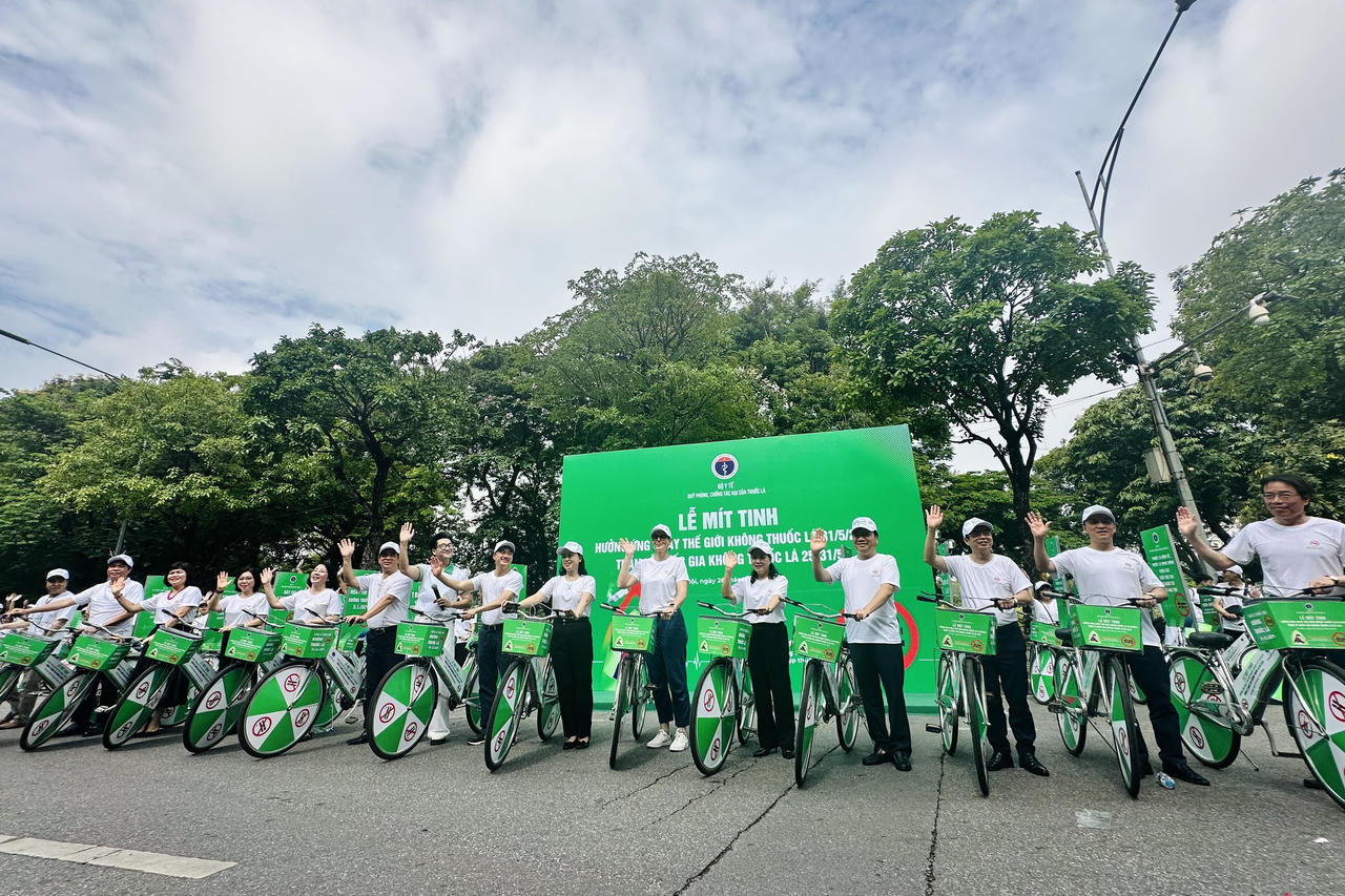 Bộ trưởng Bộ Y tế kêu gọi công dân Việt Nam hãy hành động để đảm bảo môi trường không khói thuốc