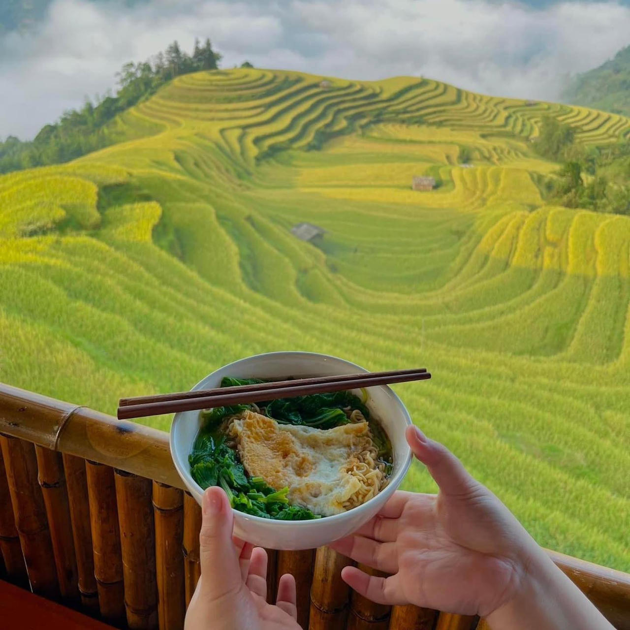 Trào lưu thưởng thức bữa ăn 'view triệu đô' của giới trẻ