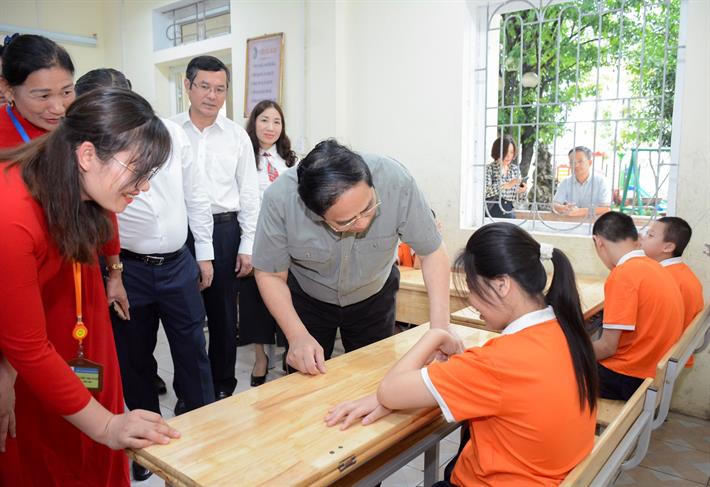 Thủ tướng yêu cầu "thiết thực, thực tâm, thực lòng, thực chất" trong chăm sóc trẻ khuyết tật