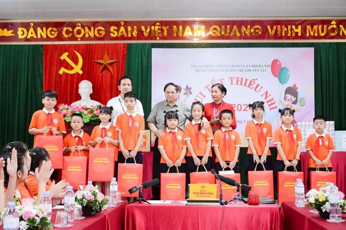 Thủ tướng yêu cầu "thiết thực, thực tâm, thực lòng, thực chất" trong chăm sóc trẻ khuyết tật