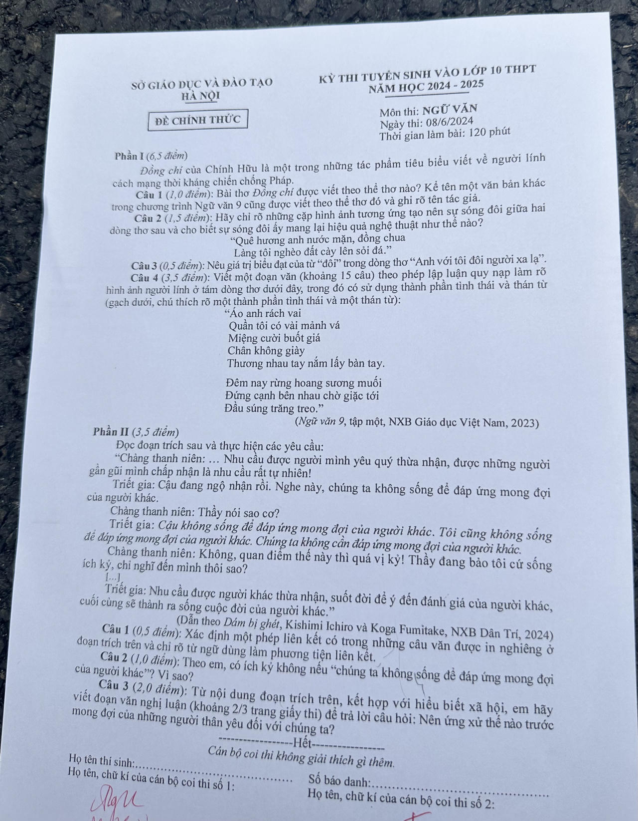 Thí sinh lạc quan khi hoàn thành bài môn Văn về 'ứng xử trước mong đợi người thân'