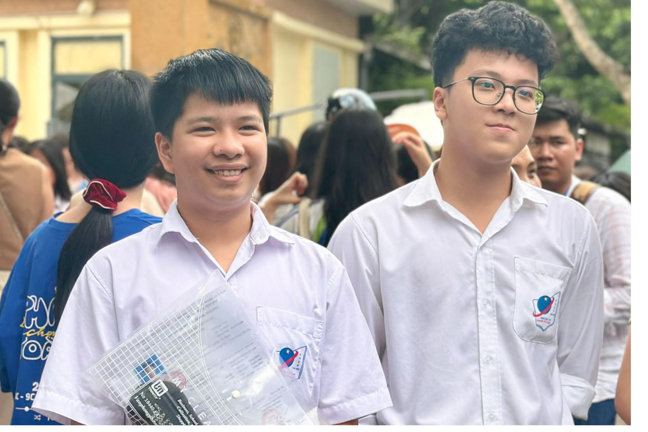 Thí sinh lạc quan khi hoàn thành bài môn Văn về 'ứng xử trước mong đợi người thân'