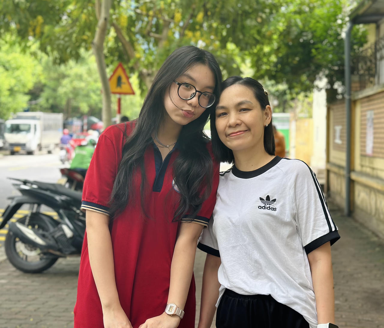 Thí sinh lạc quan khi hoàn thành bài môn Văn về 'ứng xử trước mong đợi người thân'