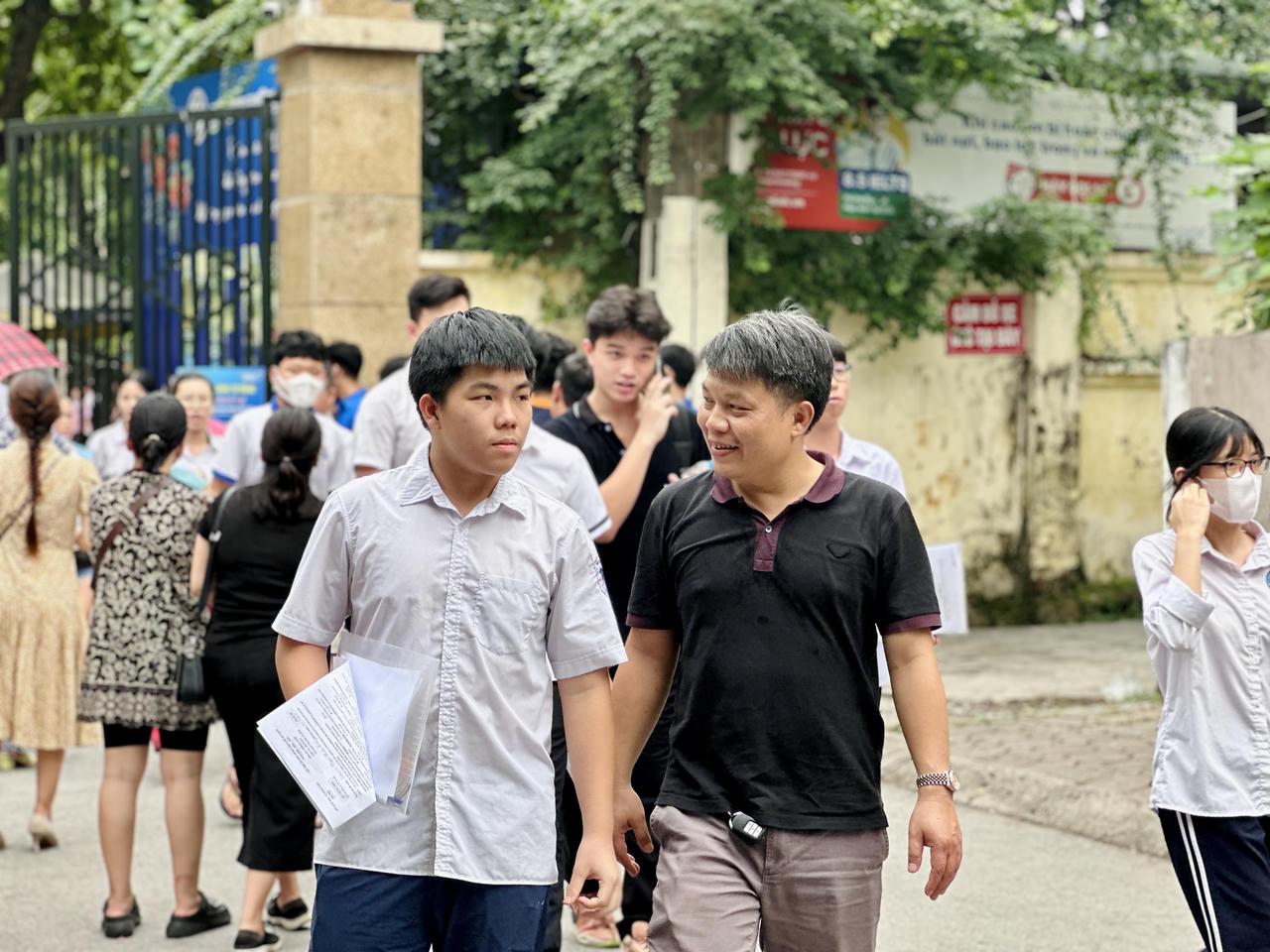 Thí sinh Hà Nội cười tươi kỳ vọng ‘gặt’ điểm cao môn tiếng Anh vào lớp 10