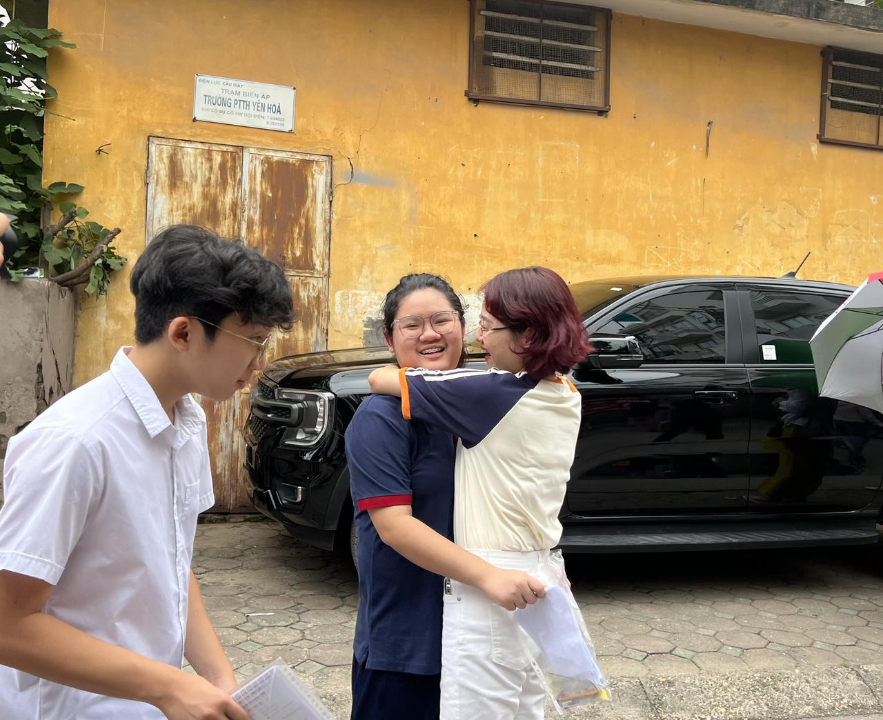 Thí sinh Hà Nội cười tươi kỳ vọng ‘gặt’ điểm cao môn tiếng Anh vào lớp 10